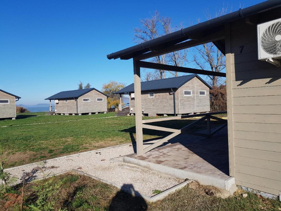 Napsugár Club és Panzió Acomodação com café da manhã Fonyód Exterior foto
